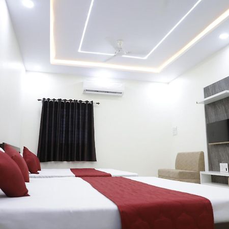 Hotel Jag Laxmi Palace Prime Location Main Road Near Mahakal Temple And Railway Station Ujjain Εξωτερικό φωτογραφία