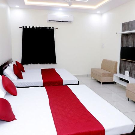Hotel Jag Laxmi Palace Prime Location Main Road Near Mahakal Temple And Railway Station Ujjain Εξωτερικό φωτογραφία