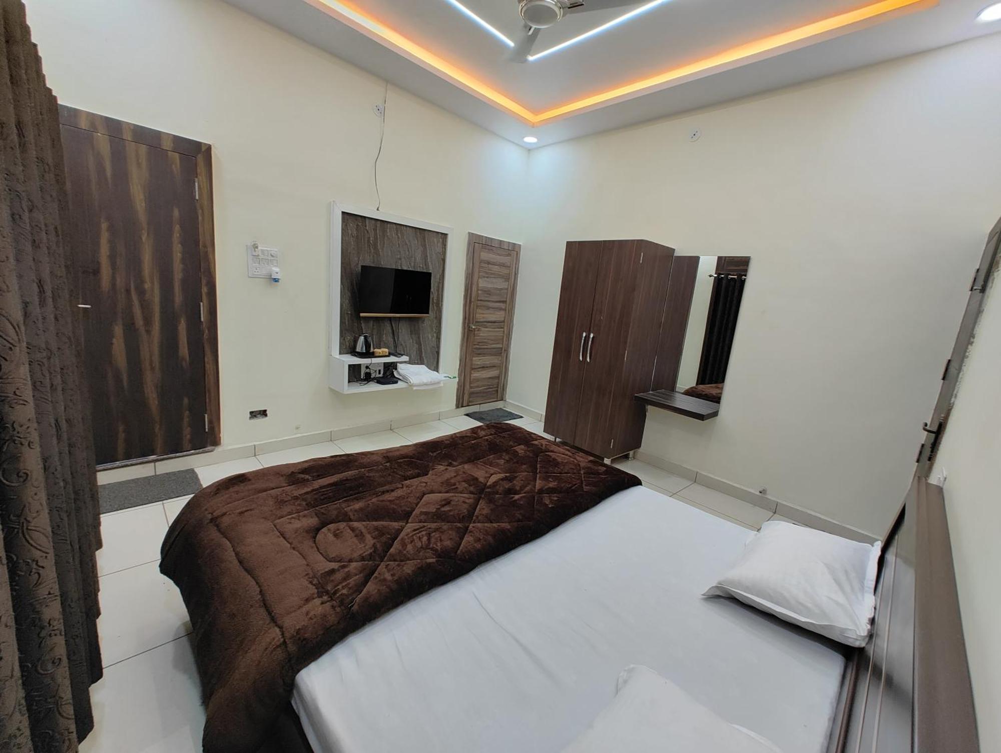 Hotel Jag Laxmi Palace Prime Location Main Road Near Mahakal Temple And Railway Station Ujjain Εξωτερικό φωτογραφία
