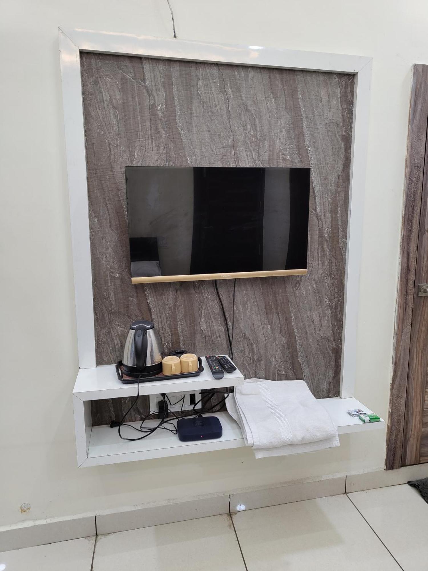 Hotel Jag Laxmi Palace Prime Location Main Road Near Mahakal Temple And Railway Station Ujjain Εξωτερικό φωτογραφία