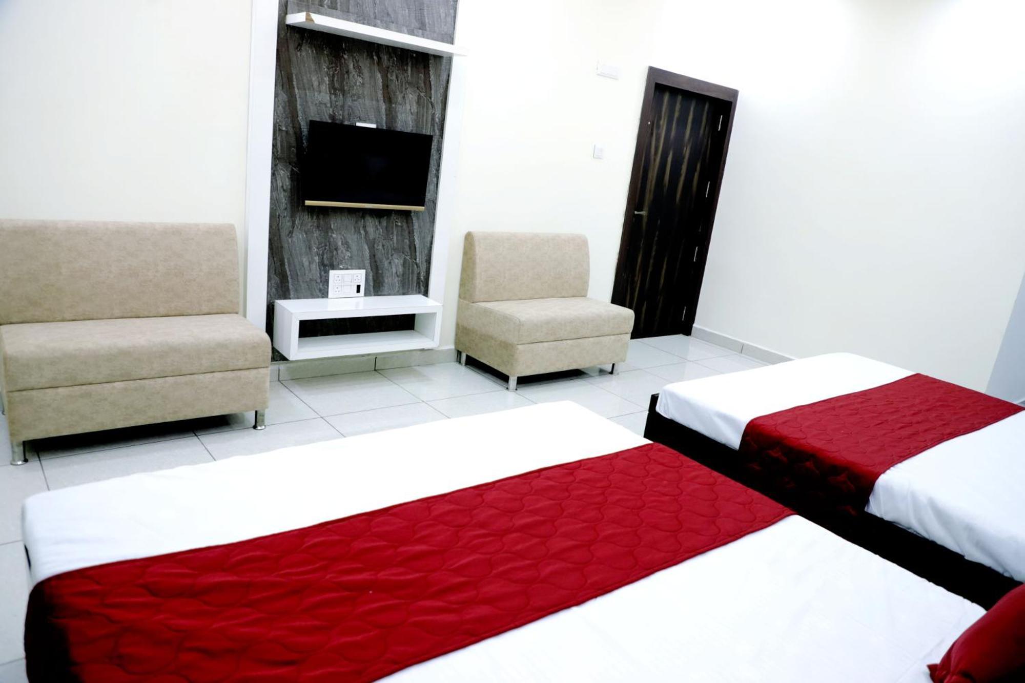 Hotel Jag Laxmi Palace Prime Location Main Road Near Mahakal Temple And Railway Station Ujjain Εξωτερικό φωτογραφία