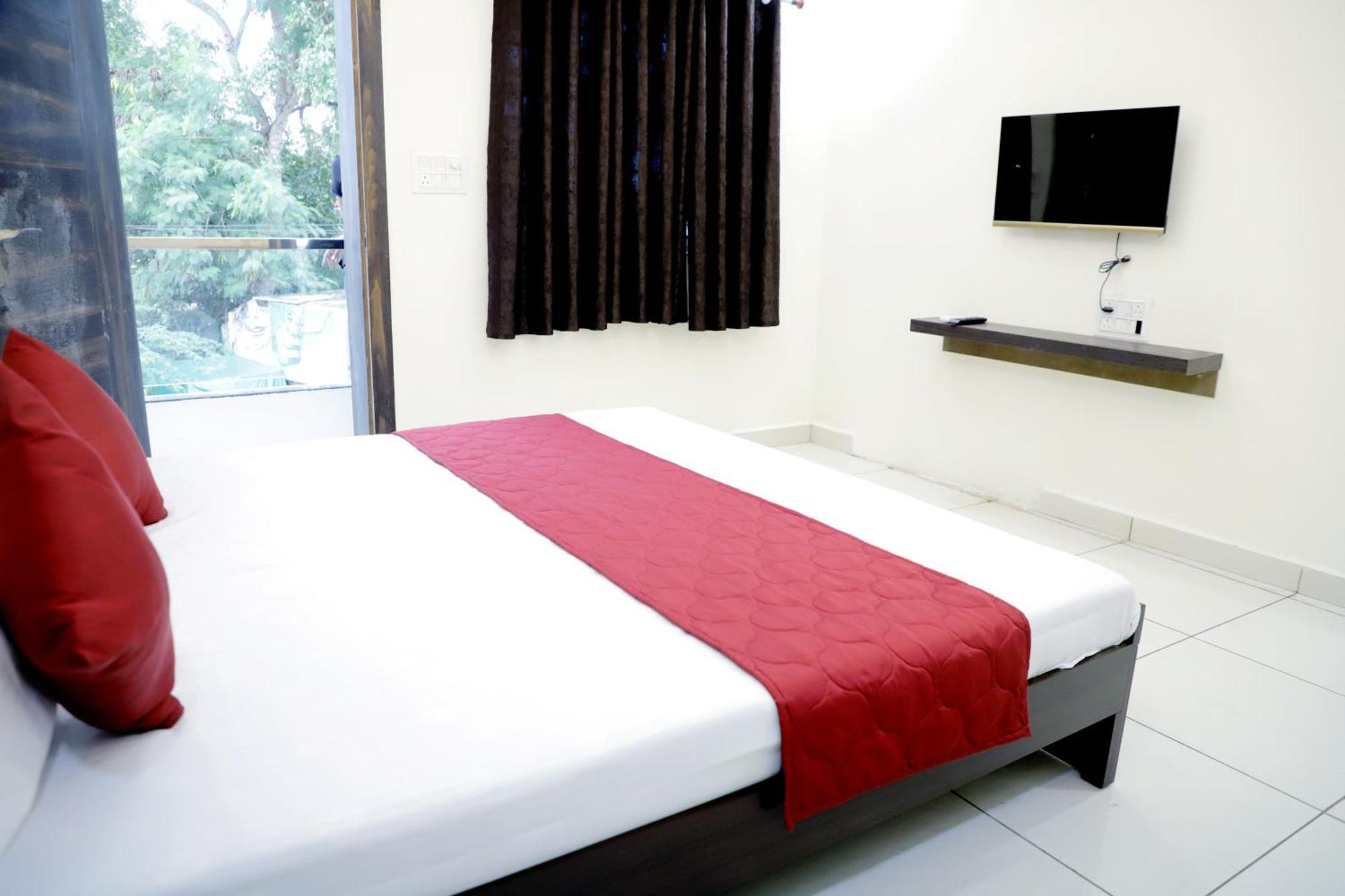 Hotel Jag Laxmi Palace Prime Location Main Road Near Mahakal Temple And Railway Station Ujjain Εξωτερικό φωτογραφία