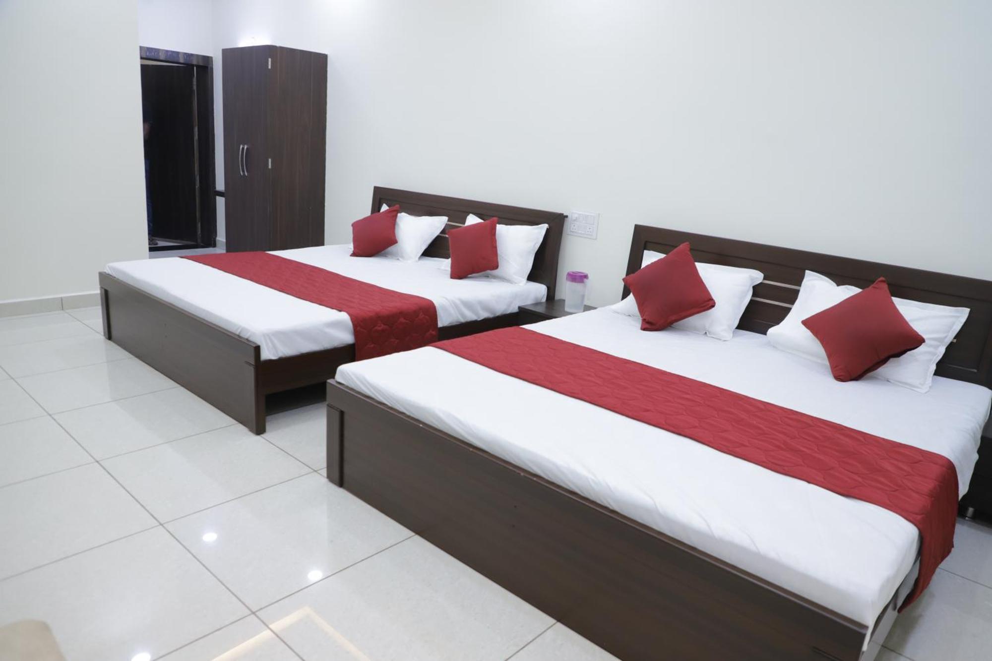 Hotel Jag Laxmi Palace Prime Location Main Road Near Mahakal Temple And Railway Station Ujjain Εξωτερικό φωτογραφία