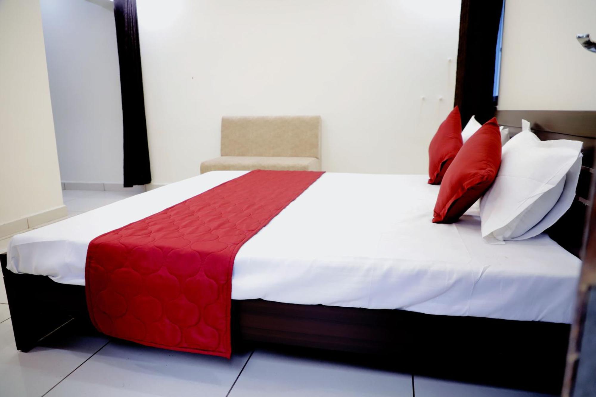 Hotel Jag Laxmi Palace Prime Location Main Road Near Mahakal Temple And Railway Station Ujjain Εξωτερικό φωτογραφία